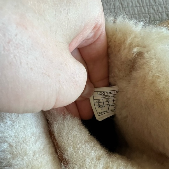 Ugg Bailey bow corduroy boots - Picture 5 of 5